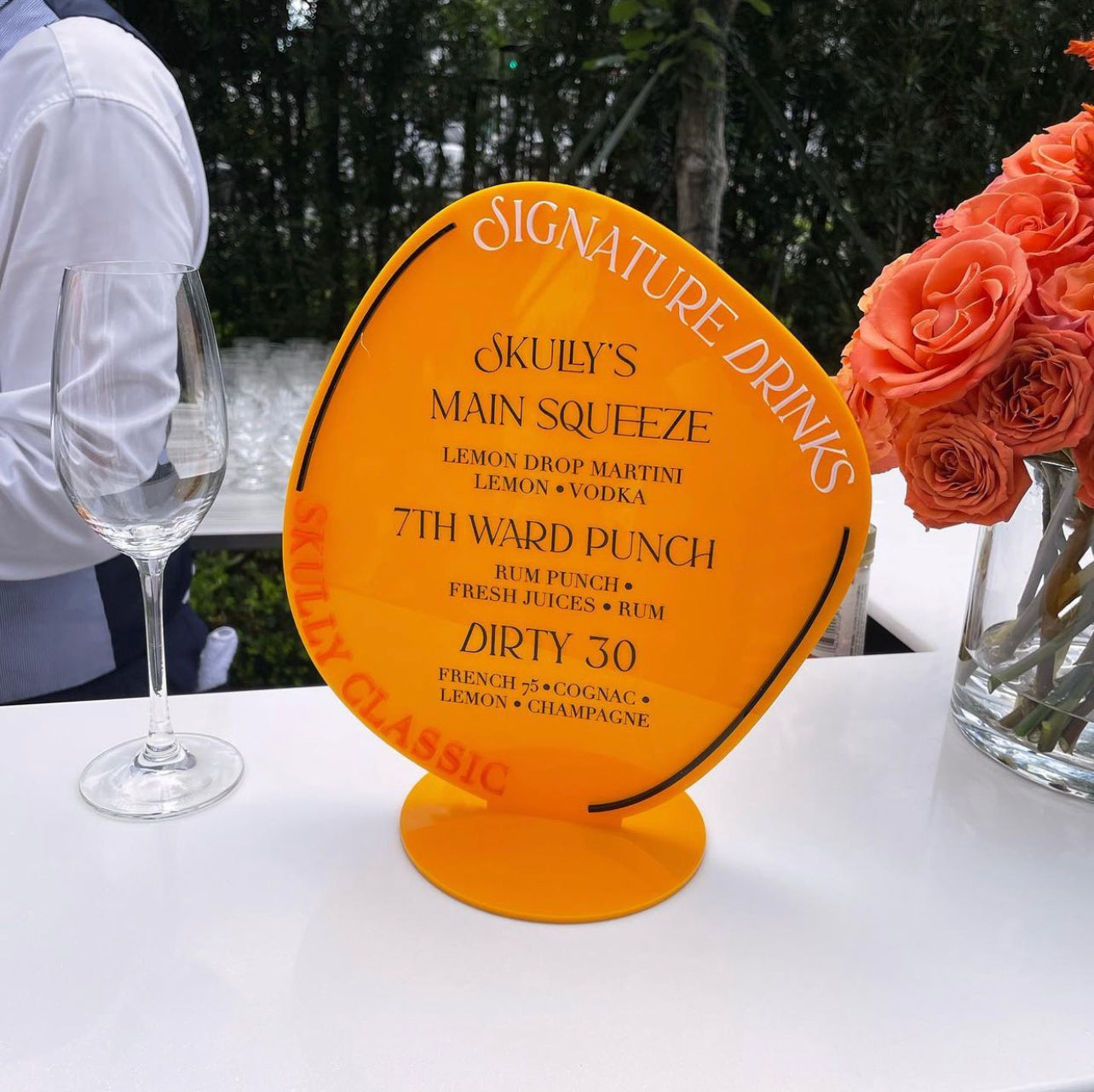 Asymmetrical Circle 2 Layer | Single Piece Table Sign